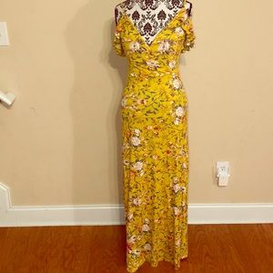 🌼Beautiful Yellow Flower Sundress☀️